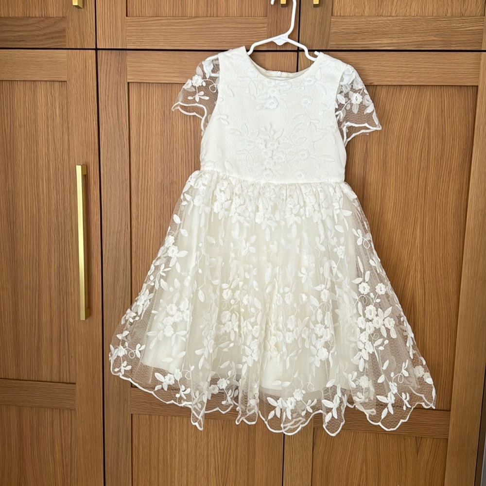 Anthropologie white lace size 6 little girls dress.